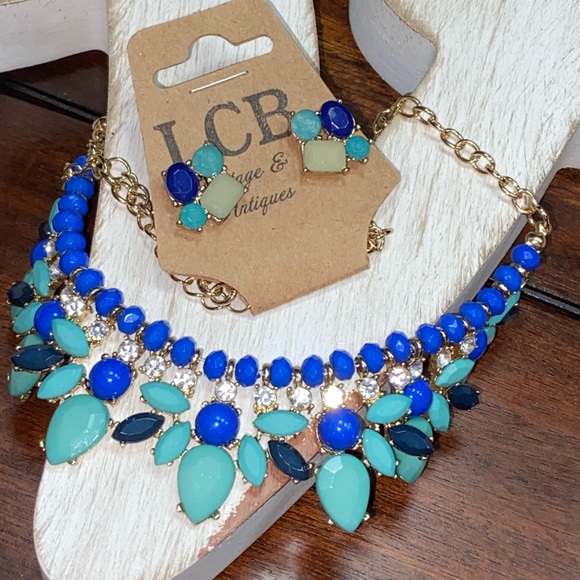 Vintage Sea Foam Green and Blue Chunky Bib Necklace with Matching Earrings - Picture 3 of 6